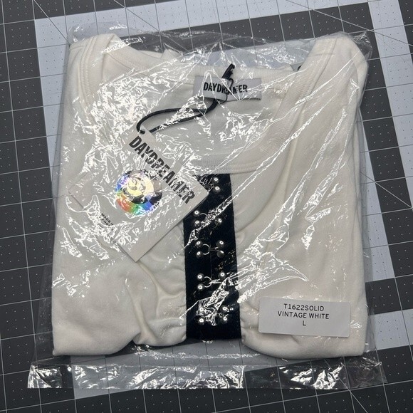 NWT DAYDREAMER Hook & Eye Baby Tee in Vintage White Size L - Picture 3 of 15